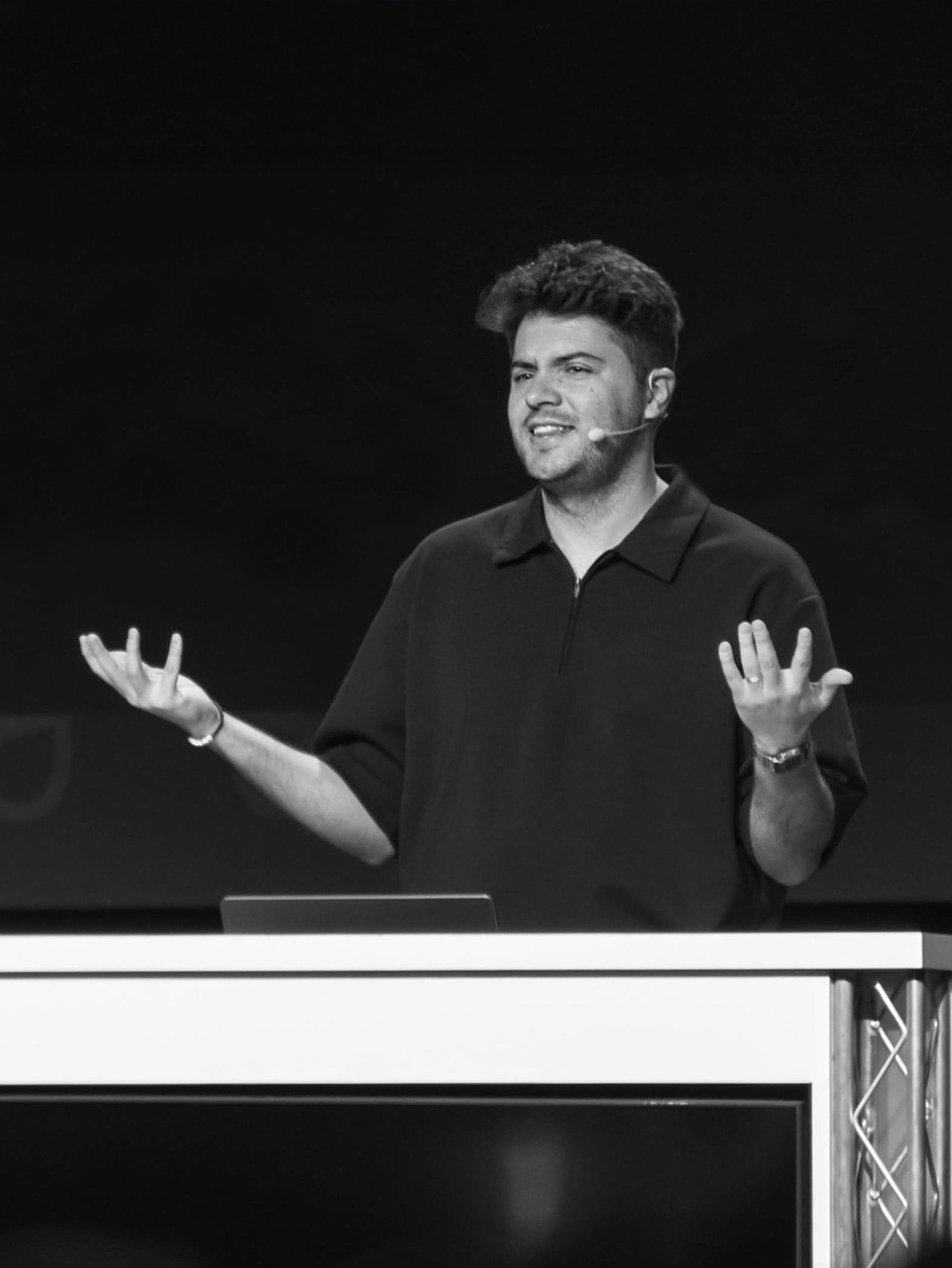 Zeno Rocha talking at React Conf 2025